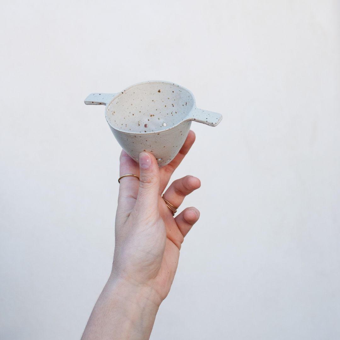 Infusore puntinato bianco per tè e tisane sfuse (per tazze grandi o per brocche)