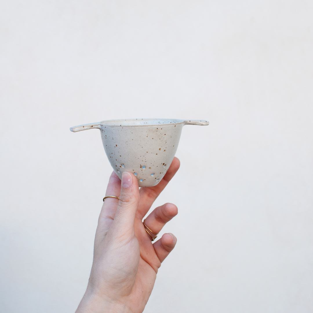 Infusore puntinato bianco per tè e tisane sfuse (per tazze grandi o per brocche)