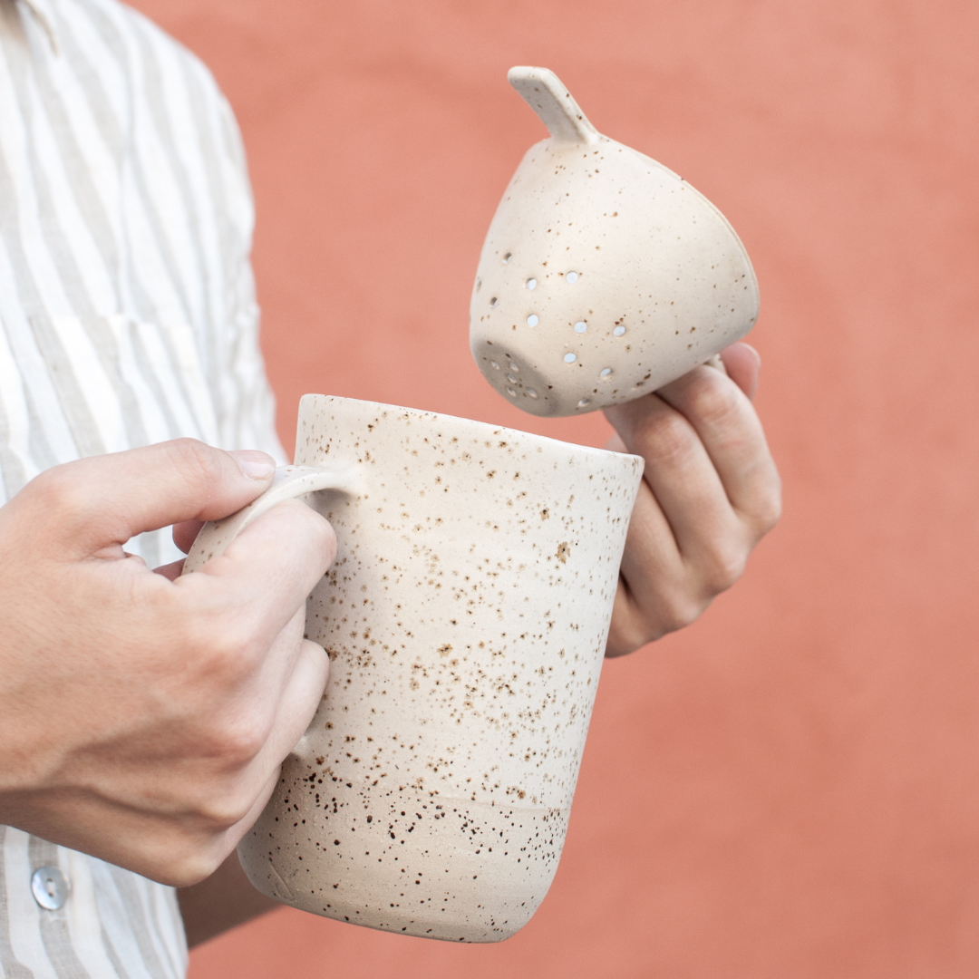 Infusore puntinato bianco per tè e tisane sfuse (per tazze grandi o per brocche)
