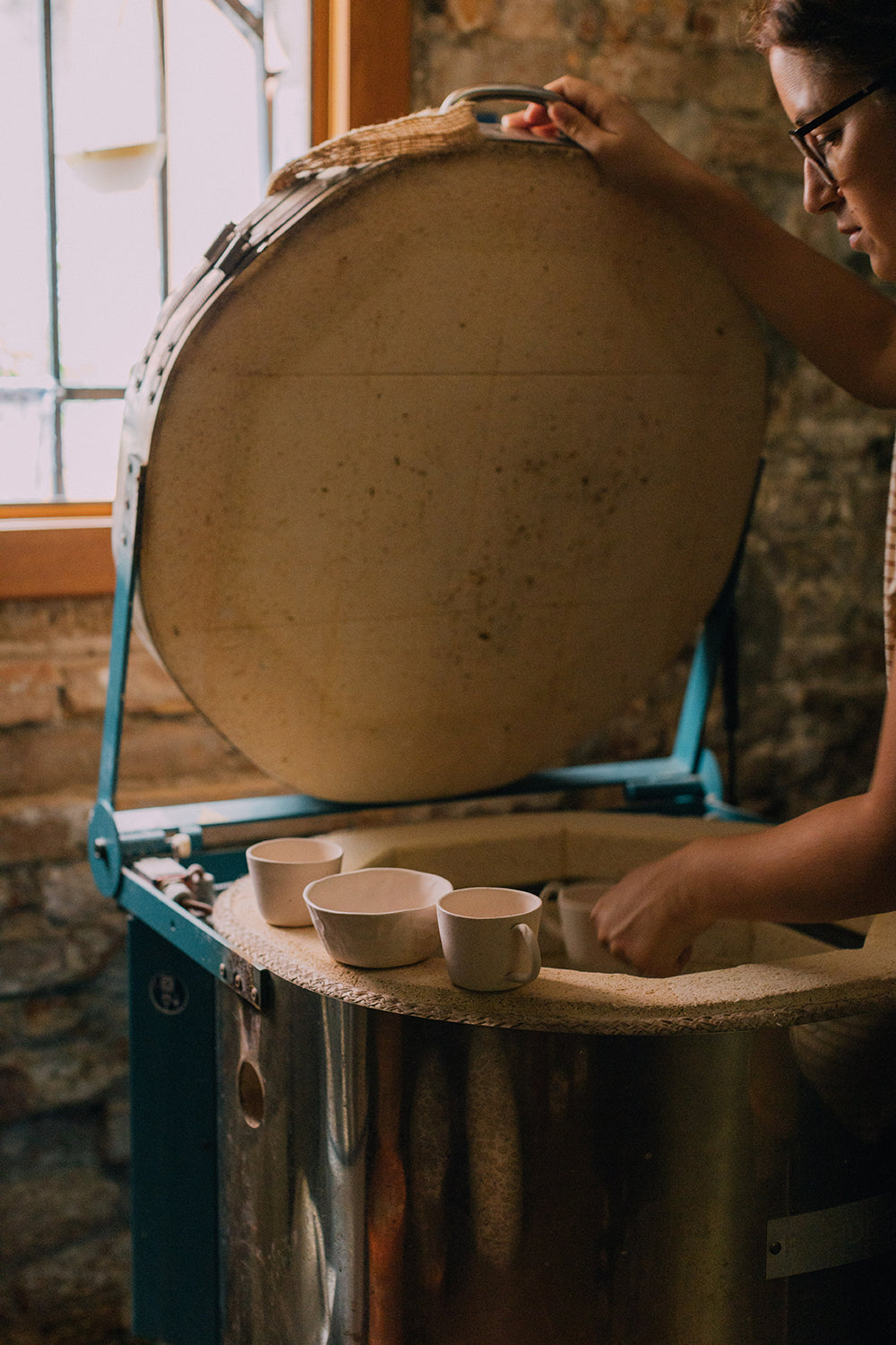 Esperienza ceramica a Venezia- workshop crea la tua tazza per la colazione - laurapottery.it